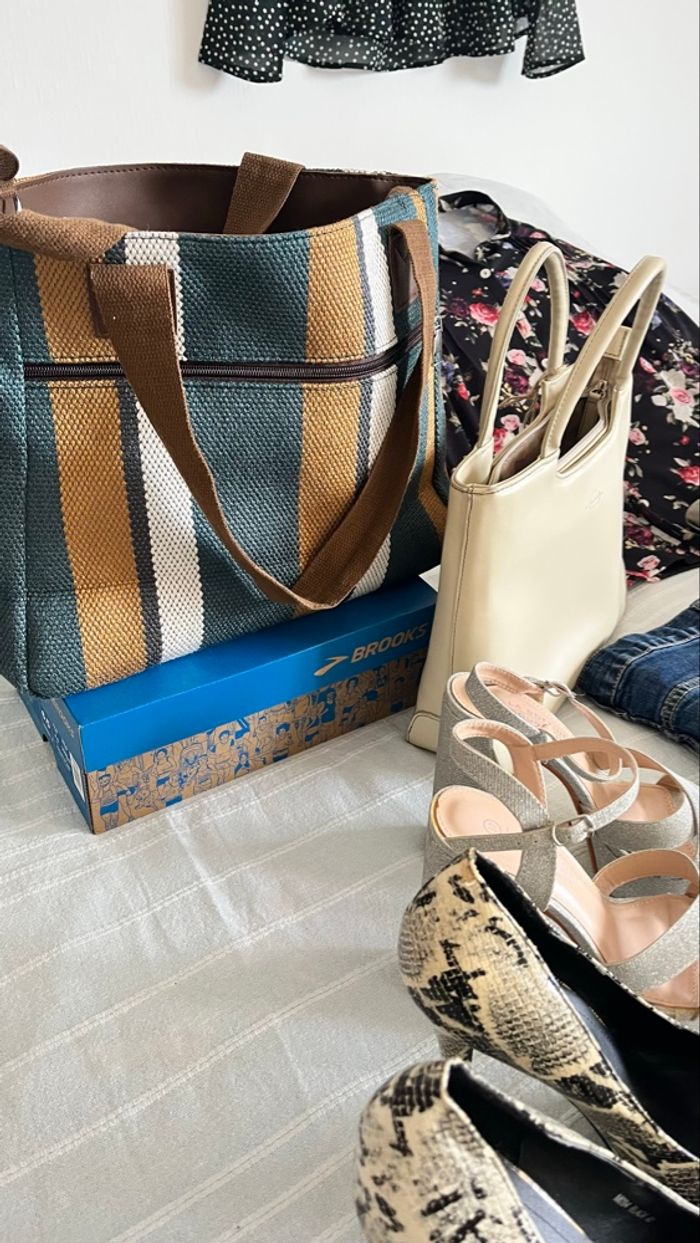 Lot de vêtements , sacs et chaussures - photo numéro 8