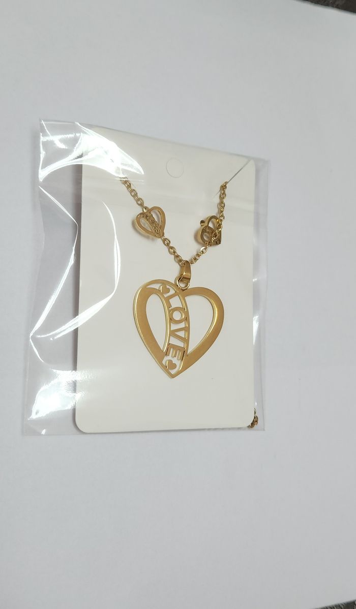 Ensemble collier, boucles d'oreilles coeur love neuf