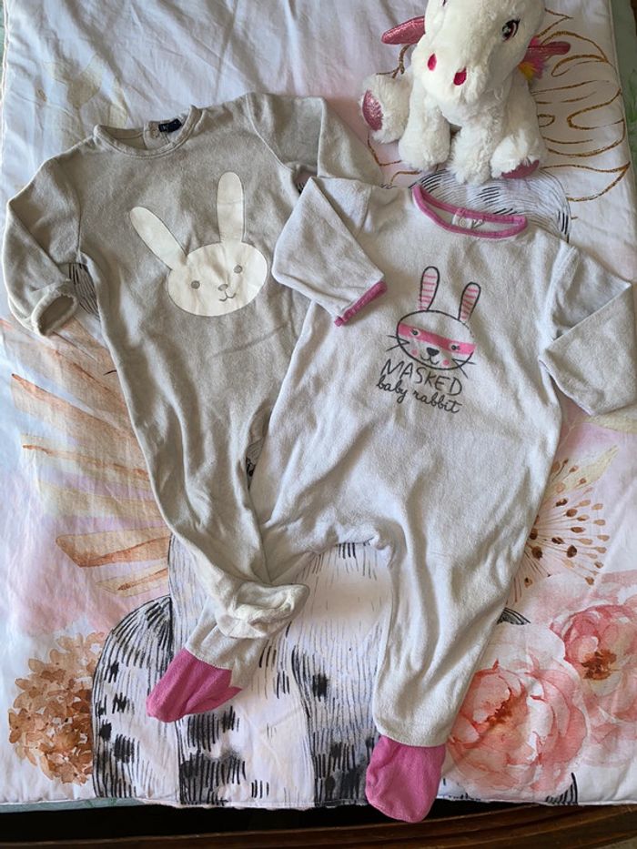 Lot 3 pyjamas, taille 9 mois, marque Kiabi.