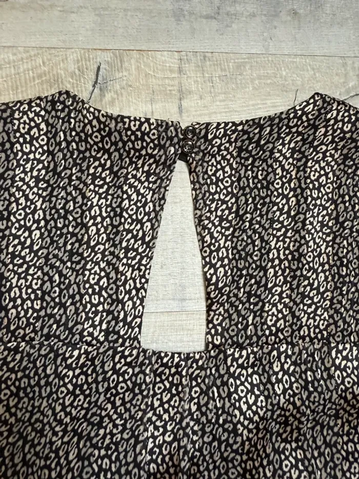 Robe léopard col V - photo numéro 9