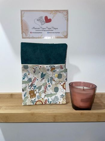 Protège carnet de santé fait main en velours bleu et tissu a motifs