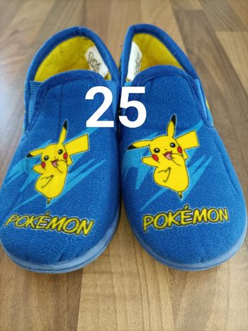 Chaussons Pikatchu Pokémon bleu jaune 25