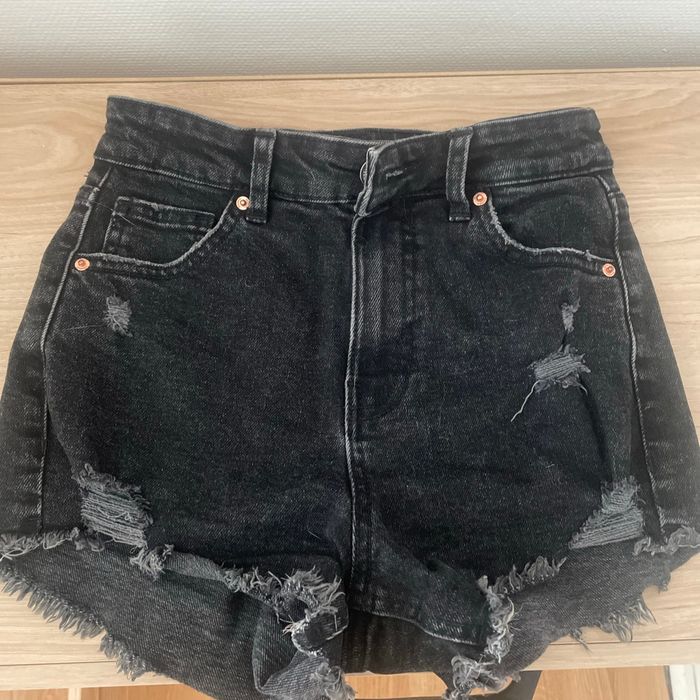 Mini short jean noir Bershka