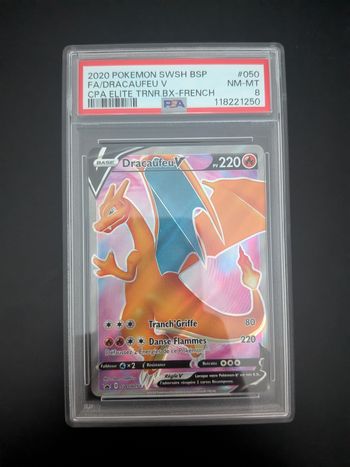 Carte Pokemon Dracaufeu V Full art SWSH050 Promo ETB Voix Du Maître PSA 8