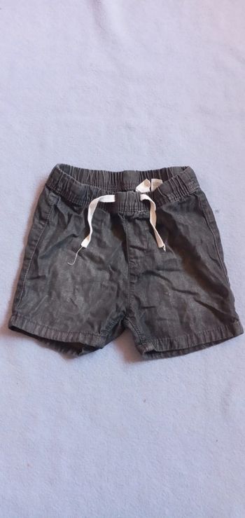 Short H&M taille 86cm