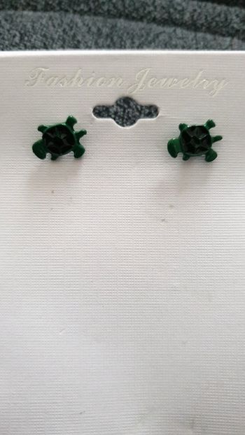 Neuf boucles d'oreilles clous tortues 🐢 vertes