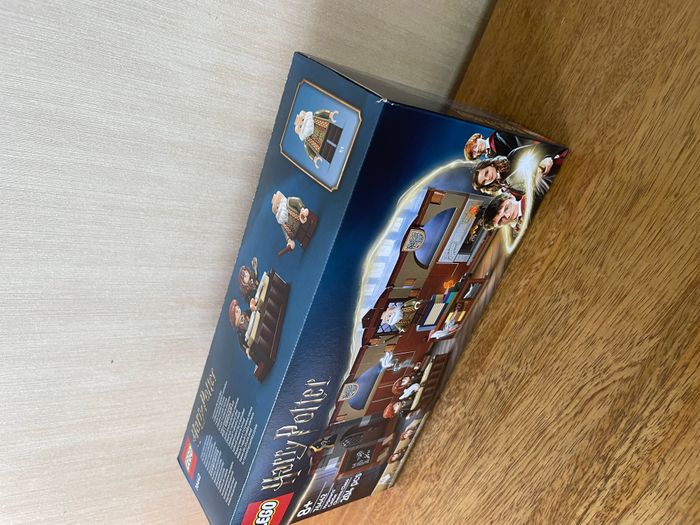 Lego Harry Potter Le château de Poudlard : le cours de sortilèges (76442) - photo numéro 2