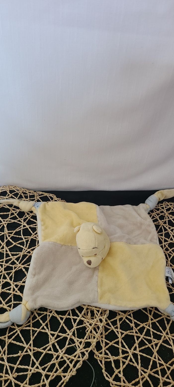 DISNEY DOUDOU WINNIE L'OURSON PLAT GRIS JAUNE - photo numéro 2