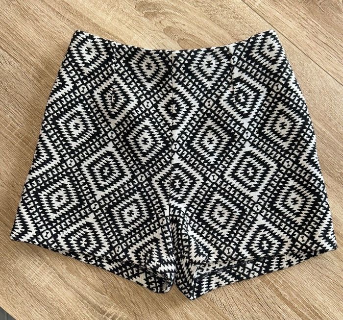 Short noir et blanc
