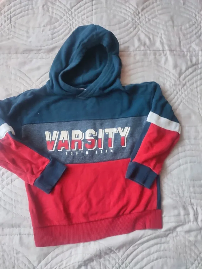 Pull , sweat à capuche taille 6 ans Tape à l'oeil