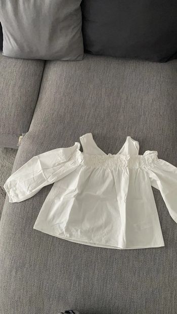 Chemisier blanc épaules apparantes