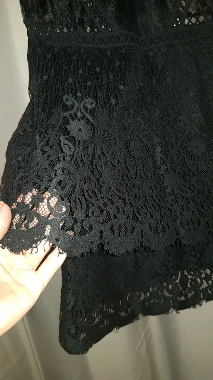Robe en dentelle - photo numéro 3