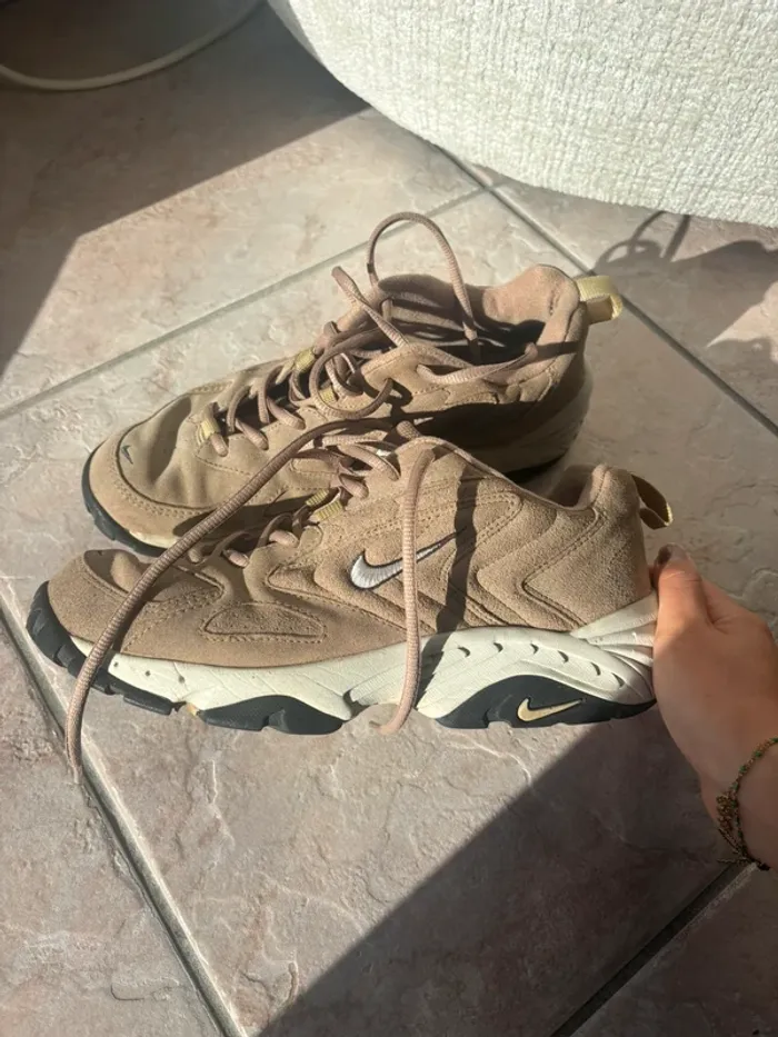 nike beige vintage taille 43