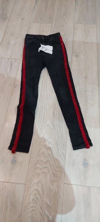 Pantalon noir avce bord rouge de chez Zara, taille 14 ans ou XS
