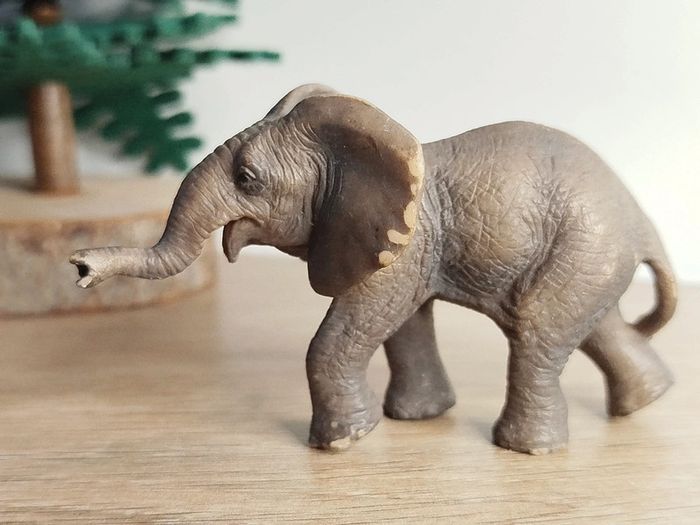 Figurine éléphanteau Animal d'Afrique Schleich - photo numéro 3