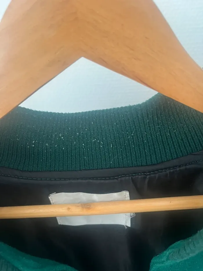 Veste varsity vert Y2K style US – Taille M | Détails os & patch “B” - photo numéro 2