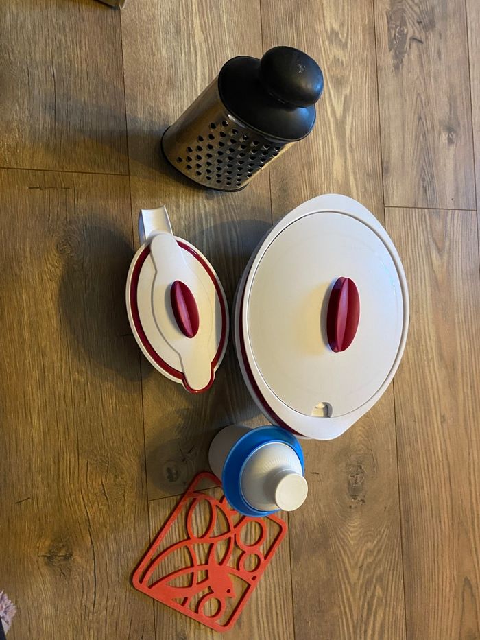 Lot Tupperware + accessoires - photo numéro 3