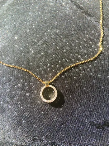Collier pendentif cercle zircone doré