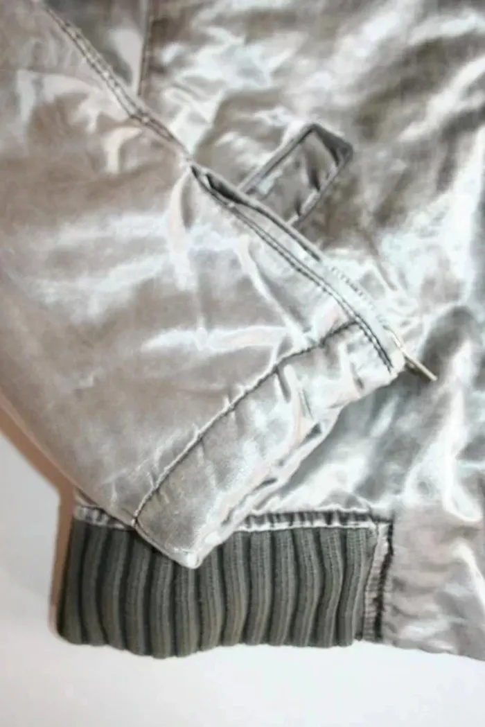 Blouson argenté chaud marque Dkny, taille 8 ans - photo numéro 3