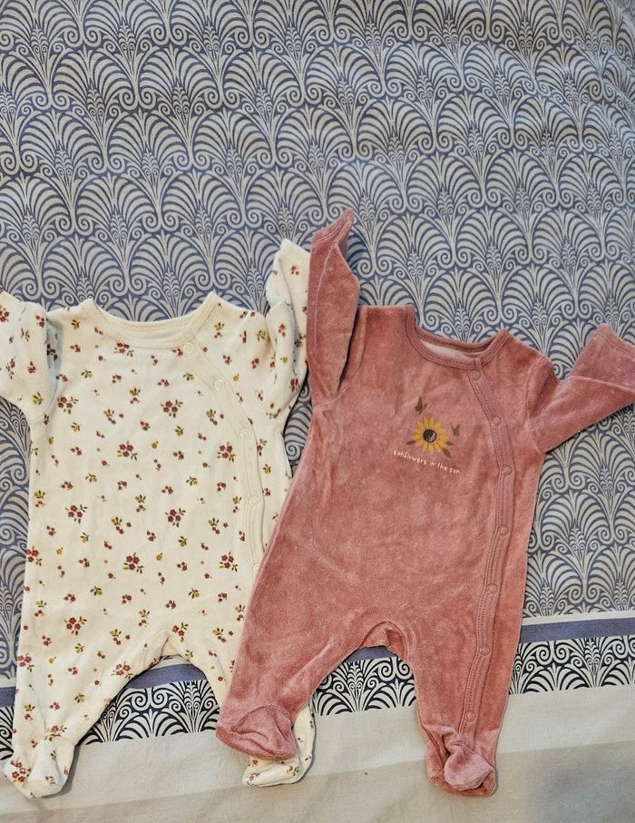 Vêtements bébé 0-1mois très bon état - photo numéro 5