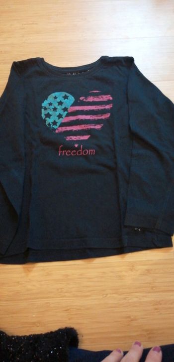 T shirt noir avec motif coeur