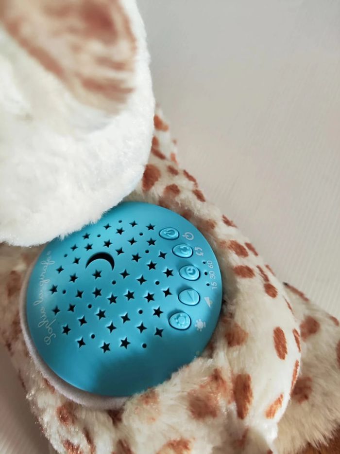 Peluche light & dreams projecteur et musiques 21x19x34 cm Sophie la girafe Vulli - photo numéro 2