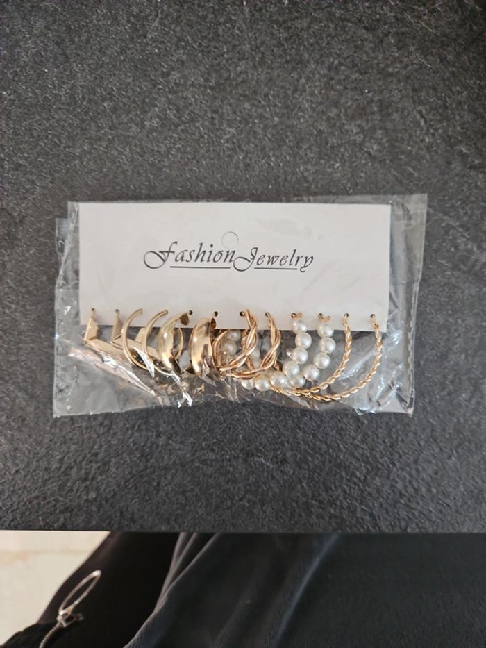 Lot de 6 paires de boucles d'oreilles neuves