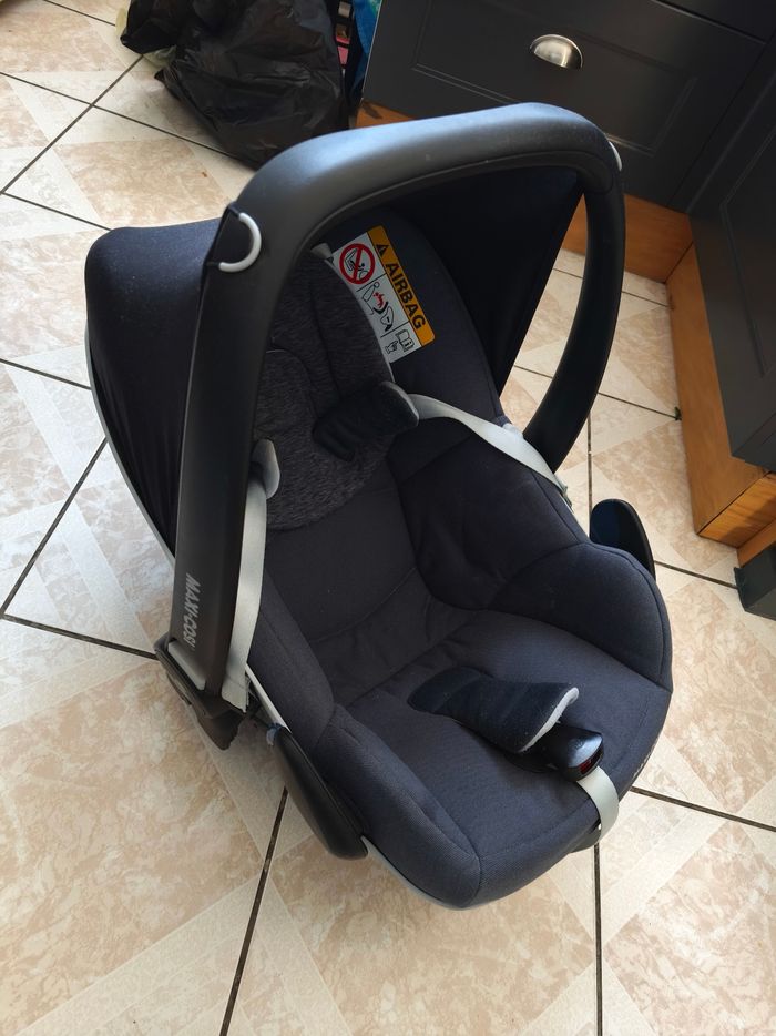 Cosy Pebble pro Maxi Cosi + housse anti pluie - très bon état - photo numéro 3