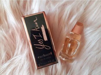 Miniature de parfum yes I am Glorious Cacharel