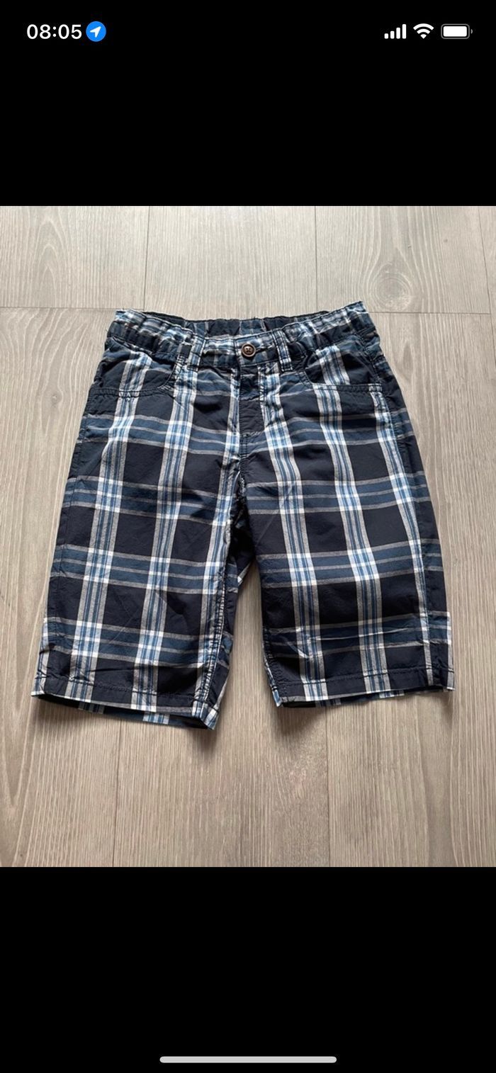 Short bermuda C&A taille 7 ans