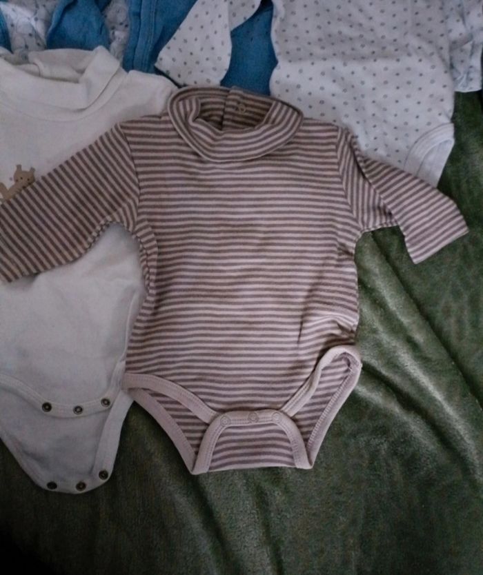 Lot bodies 3 mois - photo numéro 7