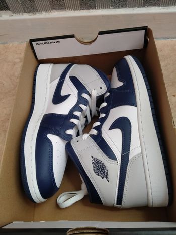 Nike air Jordan 1 mid taille 38 