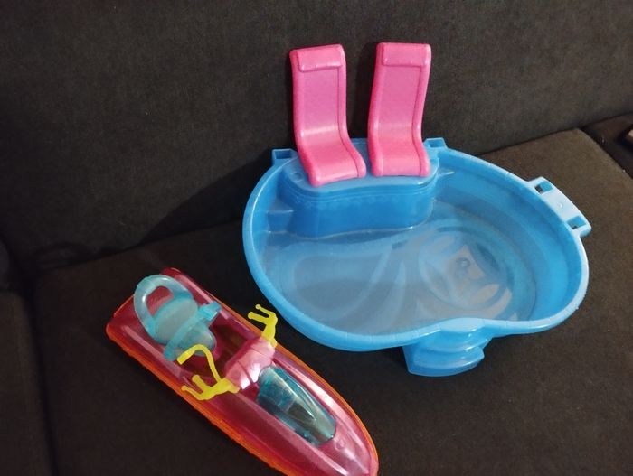 Piscine et scooter Barbie - photo numéro 2
