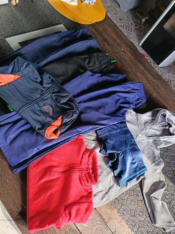 Gros lot 10 vêtements garçon 6ans