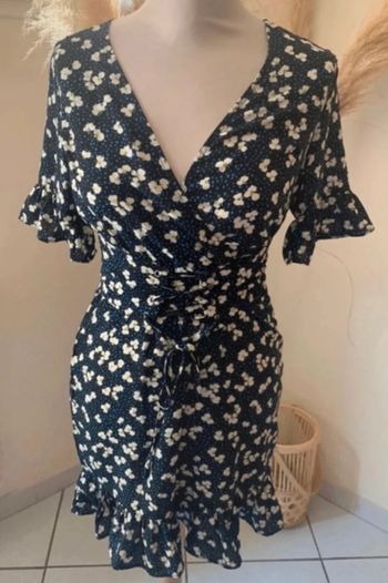 Robe fleurie d’été, bleue et blanche, Prettylittlething