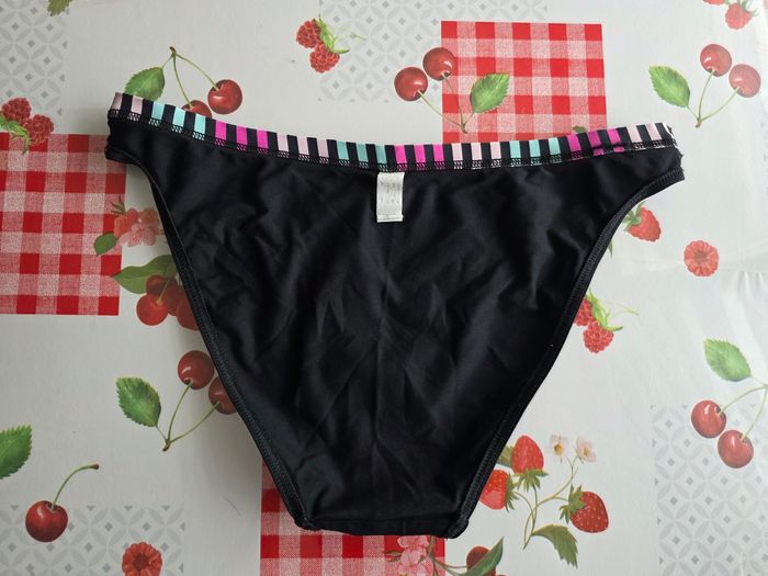 MAILLOT BAIN FEMME 2 PIÈCES NOIR /MULTICOLORE TAILLE 40 LE BAS ET LE HAUT TAILLE 90D MARQUE HECHTER - photo numéro 10