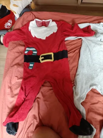 Lot 2 pyjamas velours 36 mois à recoudre