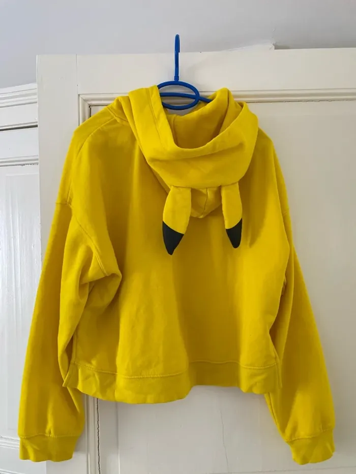 Sweat à capuche / pull Pokémon M - photo numéro 3