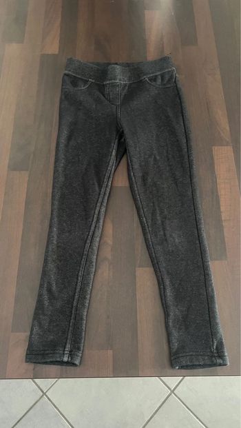 Pantalon leggings  C&A taille 8 ans en parfait état coton et polyester.