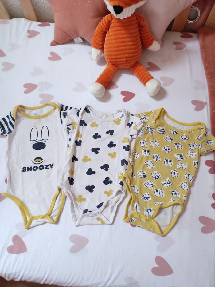 Lot de 5 bodies - Mickey Mouse - 12 mois - Bon état - Disney - photo numéro 4