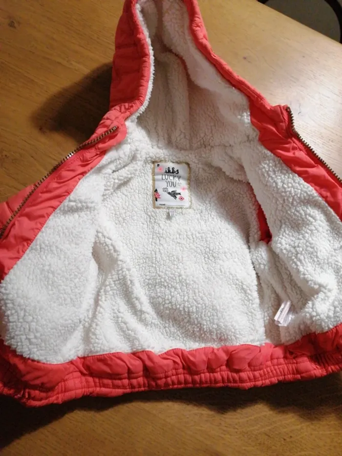 Doudoune d'hiver à capuche ikks Taille 12 mois - photo numéro 3