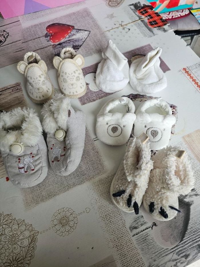 Lot chaussons bebe