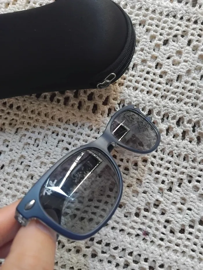 Lunette de soleil + étuie - photo numéro 5