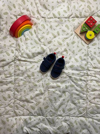 basket adidas marine taille 19 très bon état