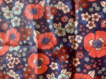 Tissu enduit imprimé à fleur