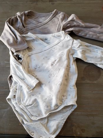 Lot 2 bodies H&M 4-6 mois