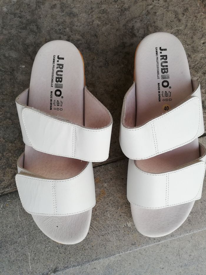 Mules blanches semelles avec ressorts - photo numéro 2