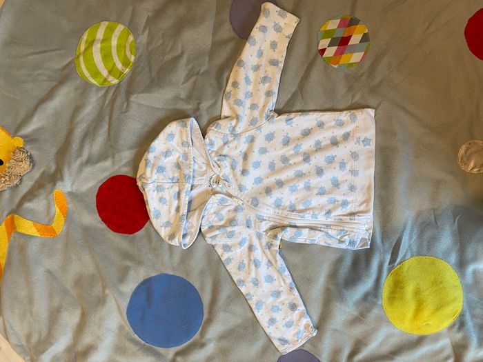 Joli gilet motif tortue 74cm