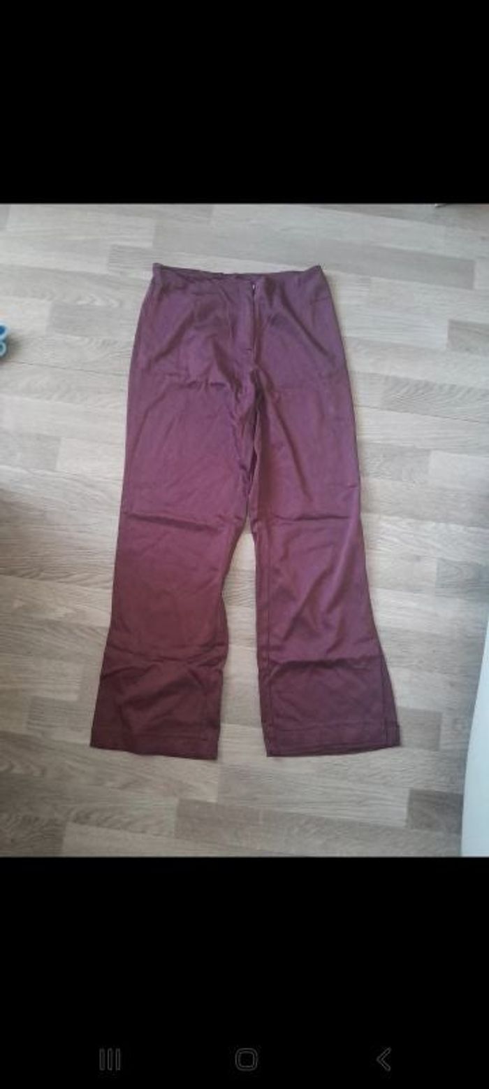 Pantalon bordeaux brillant taille 36