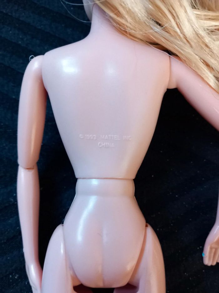 Barbie articulée avec vernis vintage - photo numéro 11